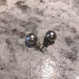 3/30$ Grey faux pearls earrings